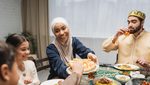 A family breaks fast during Ramadan. Omanis on low incomes might struggle to pay for Iftar, but extended family gatherings can be more cost-effective