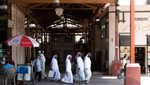 Mubarakiya souk in Kuwait: lower oil exports and an increase in imports pushed the country's trade balance down by 18 percent