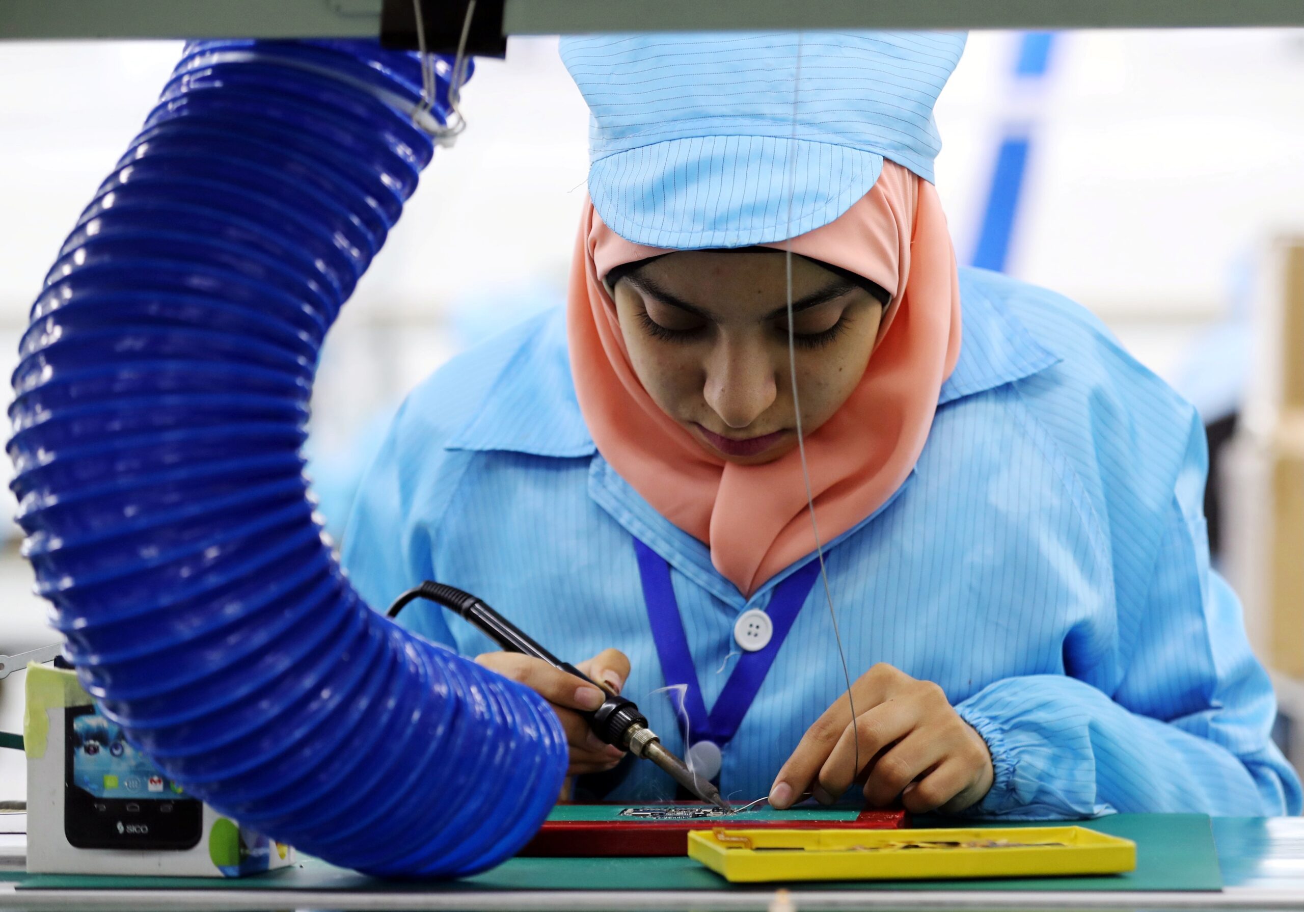 Egypt to disable imported phones unless users pay tax