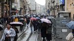 Shoppers in Istanbul. Turkish inflation has fallen slightly and the lira has weakened against the dollar as money markets face flux