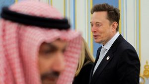 SpaceX owner Elon Musk looks on as he visits Riyadh during President Trump’s Middle East mission. Emirates and SpaceX are discussing in-flight Starlink services