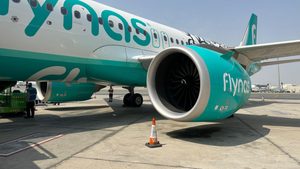 Workers inspect a Flynas jet on the tarmac in Riyadh. The IPO could value Flynas at up to $3.7bn