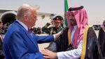 US President Donald Trump shakes hands with Saudi Crown Prince Mohammed Bin Salman. Economic promises seem to outweigh Oman's diplomatic efforts on President Trump's current trip