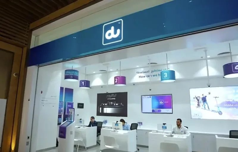 Face, Head, Person Du's mobile customer base increased by 6 percent annually to 9.1 million subscribers with 475,000 new additions in the first quarter of 2025