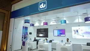 Face, Head, Person Du's mobile customer base increased by 6 percent annually to 9.1 million subscribers with 475,000 new additions in the first quarter of 2025