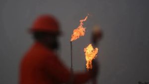 Goldman Sachs believes that the high spare capacity and high recession possibility skew the risks to oil prices to the downside