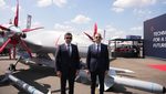 Selçuk Bayraktar, chairman of Baykar and Roberto Cingolani, CEO of Leonardo, at the Paris Airshow