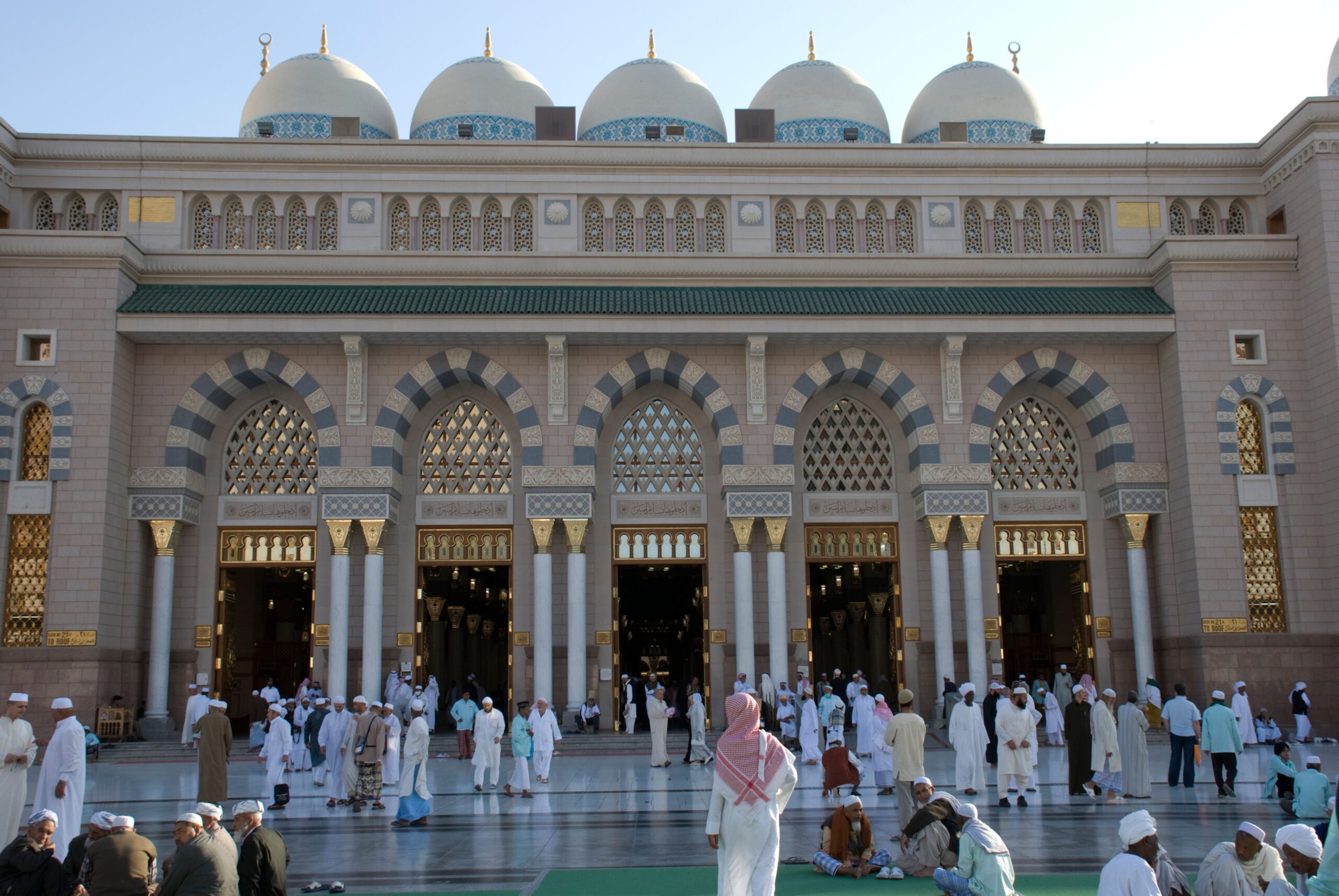 Medina is opening its doors to tech startups, aiming to blend tradition with innovation to enhance urban life and accommodate growing religious tourism