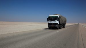 The new 725-km desert road between Oman and Saudi Arabia is transforming trade, driving a 22% surge in Q1 2025