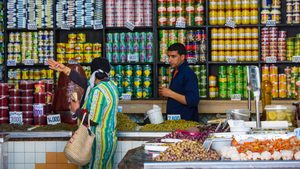 Grocery store in Tunis. As Tunisia's public debt continues to climb, the World Bank is warning of potential risks to currency and price stability