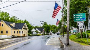 With rising Treasury yields hitting the US housing market hard, GCC investors need to brace for a possible US economic storm