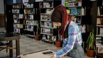 A woman working in Aleppo. Syrian people will be able to to use crypto trading platform Binance